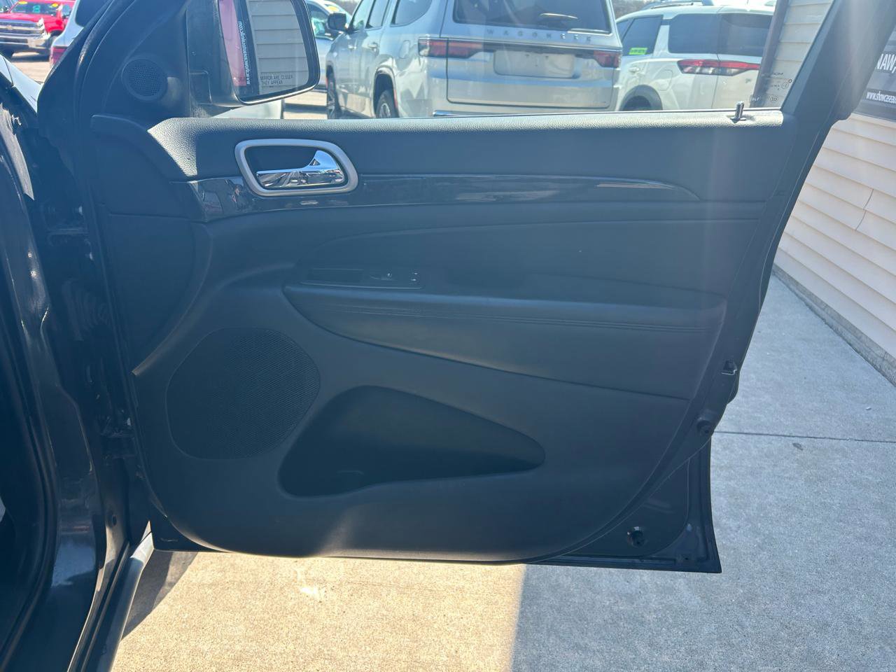 Used 2011 Jeep Grand Cherokee Laredo image 15