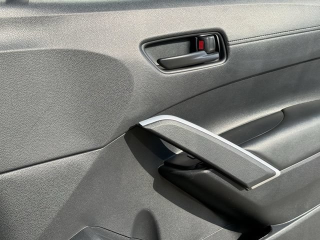 Used 2025 Toyota Corolla Cross LE FWD image 30