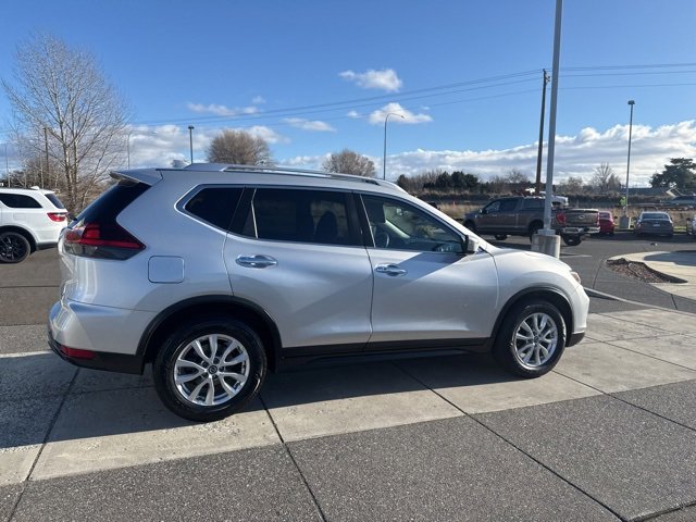 Used 2018 Nissan Rogue SV image 4