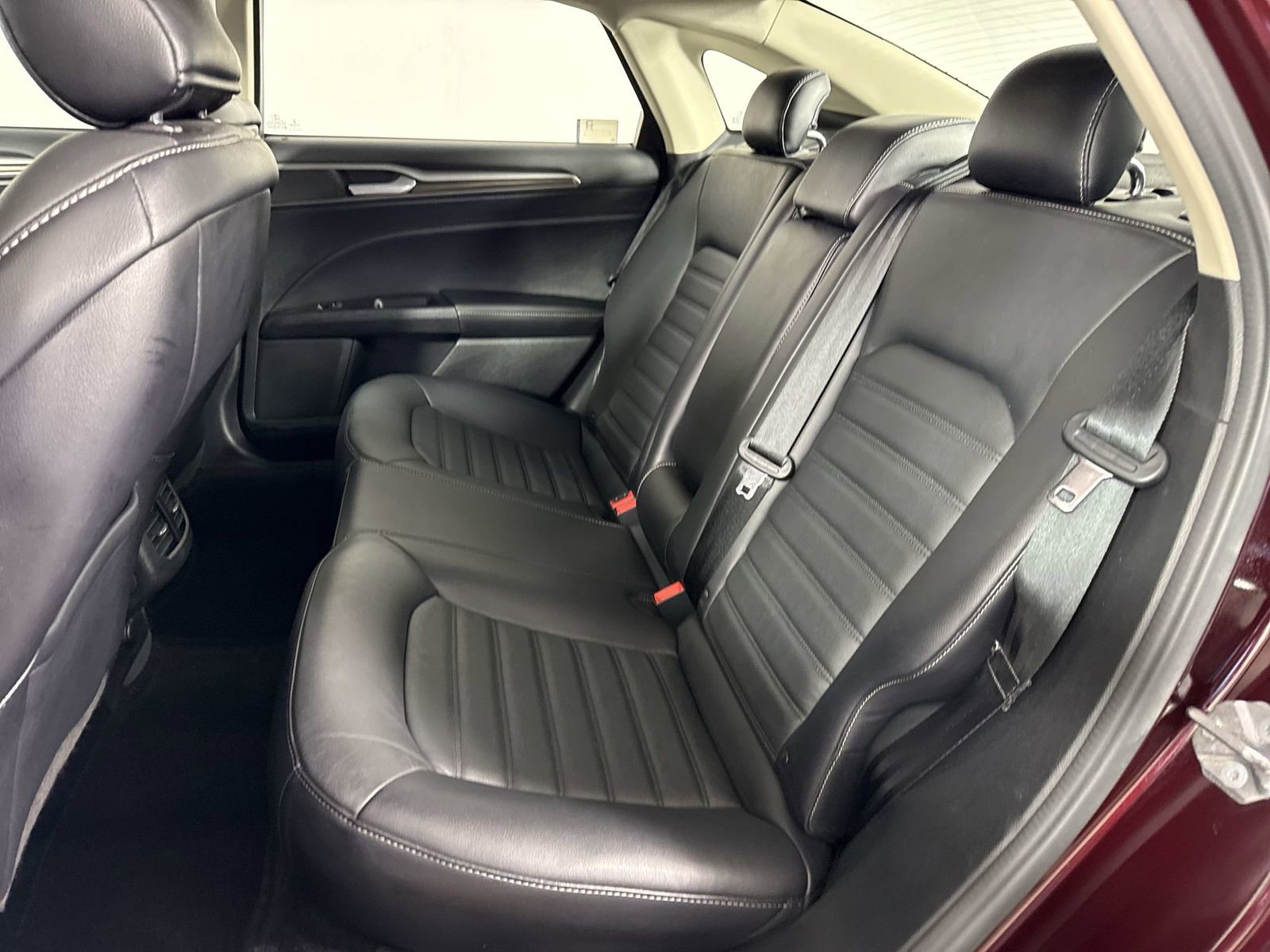 Used 2017 Ford Fusion SE w/ Fusion SE Technology Package image 24