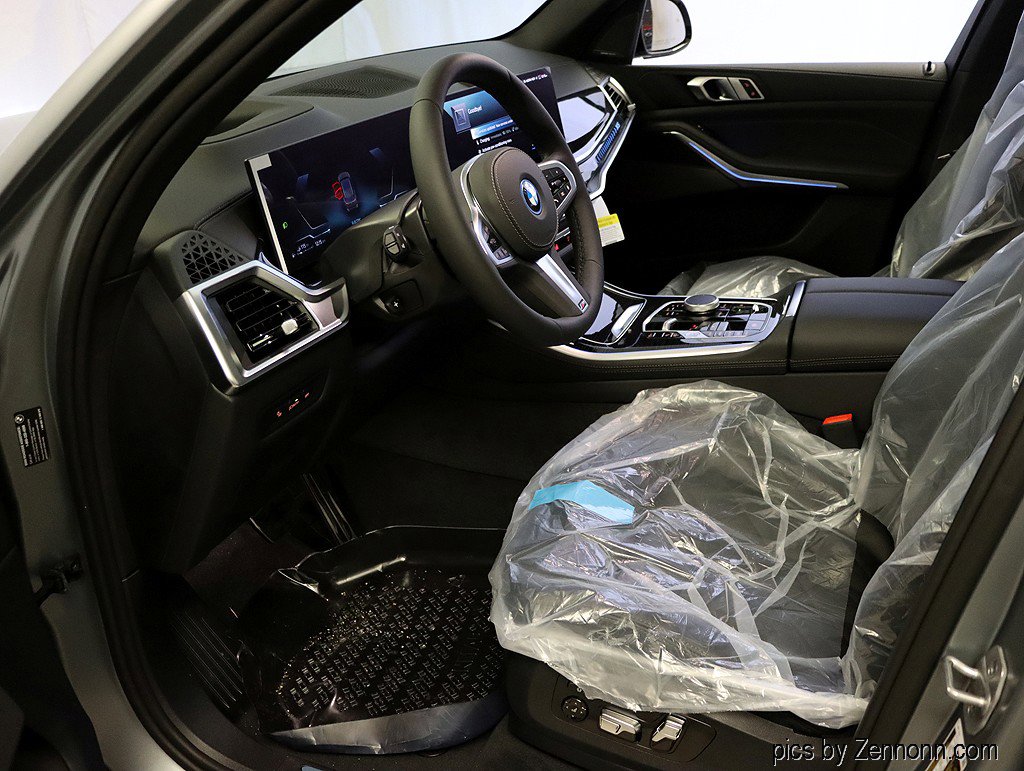 Used 2026 BMW X5 xDrive50e w/ M Sport Package image 12