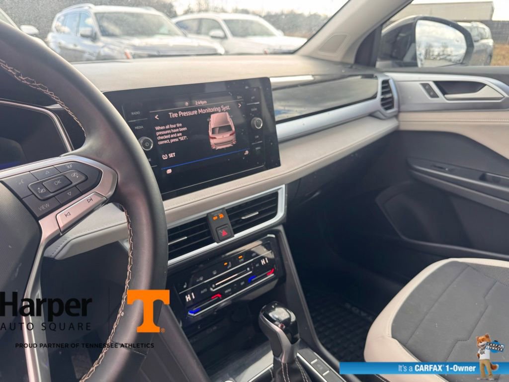 Used 2025 Volkswagen Taos SE image 15