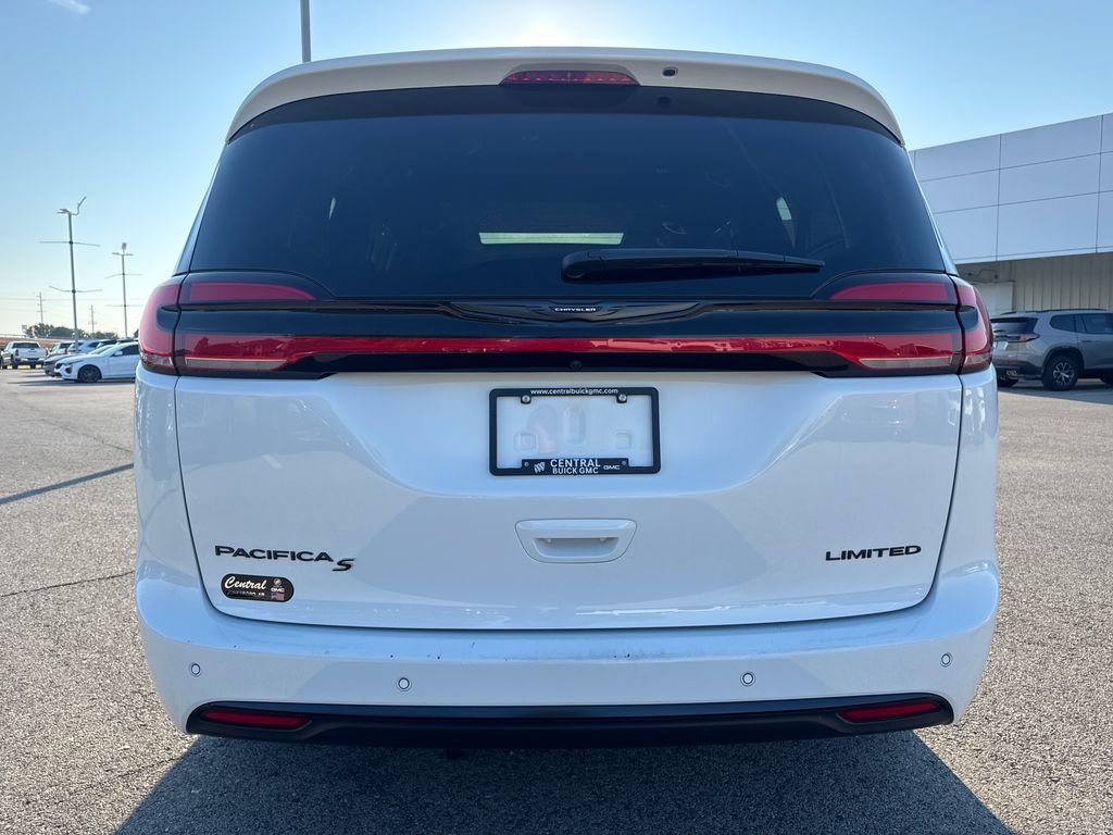 Used 2025 Chrysler Pacifica Limited FWD image 5
