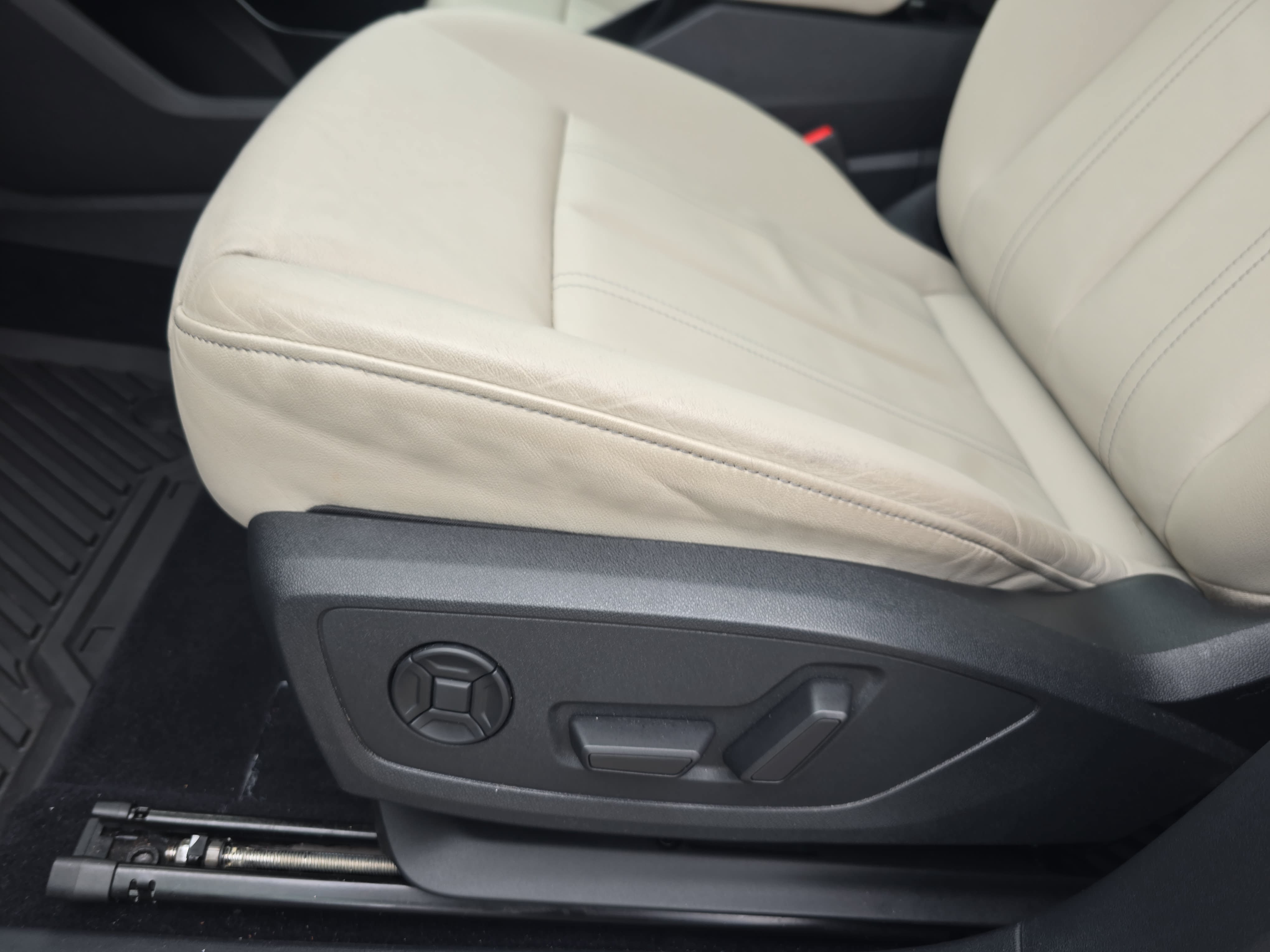 Used 2022 Audi Q4 e-tron Prestige AWD/4WD image 30