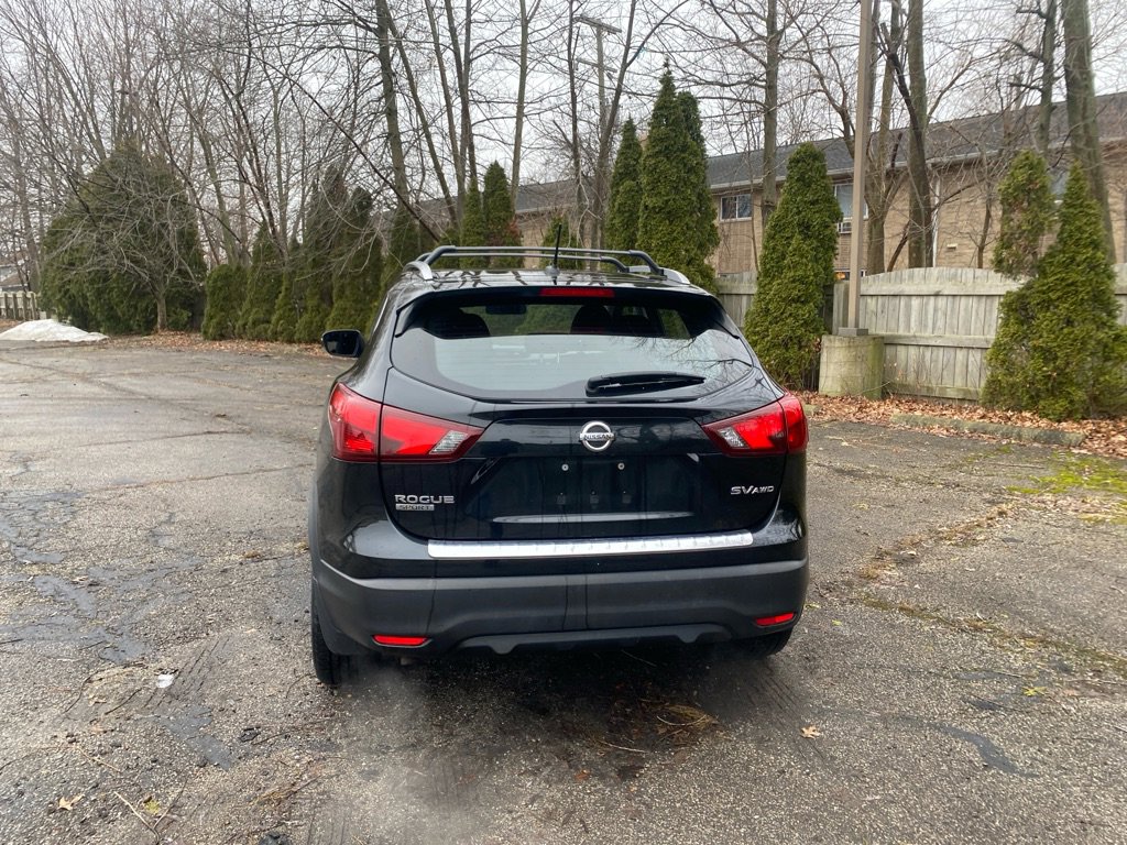 Used 2018 Nissan Rogue Sport SV w/ SV All-Weather Package AWD/4WD image 4