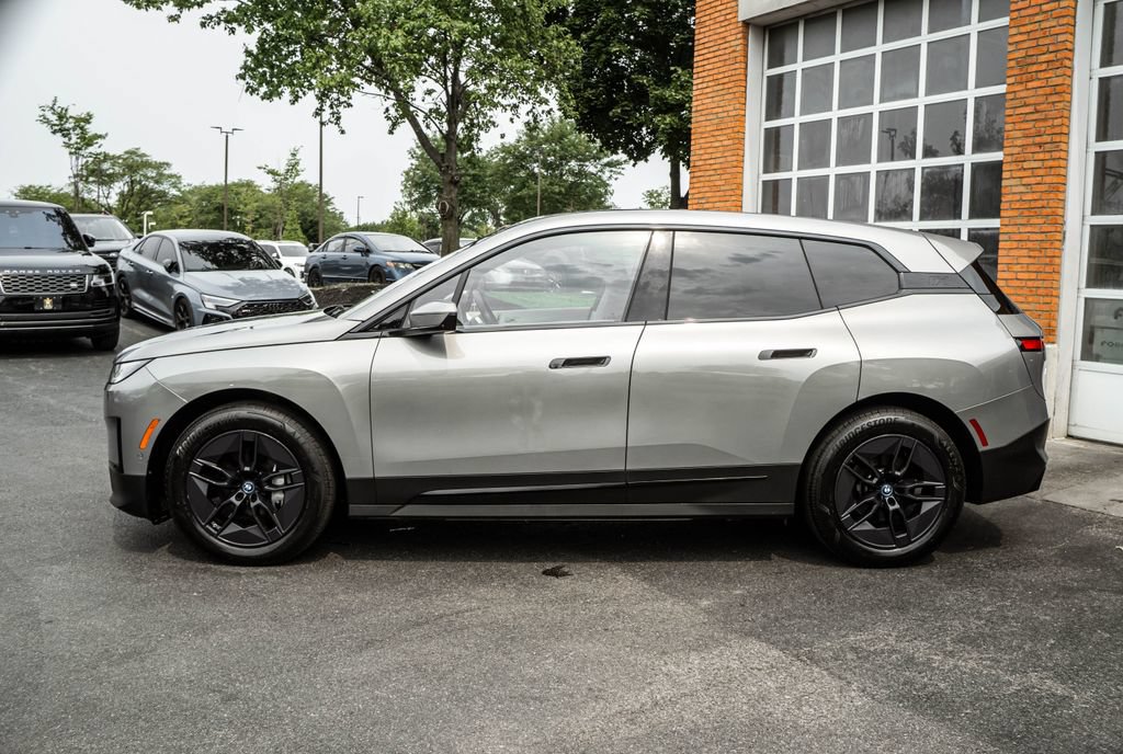 Used 2024 BMW iX xDrive50 w/ Premium Package AWD/4WD image 40