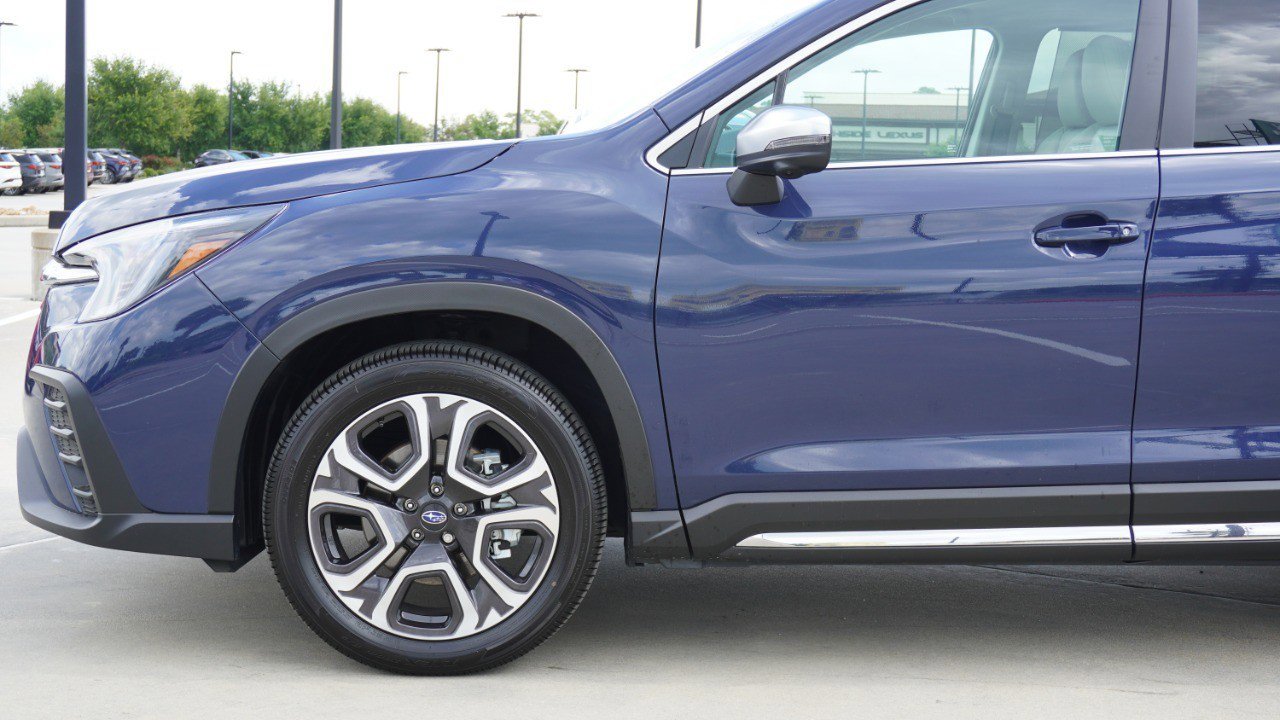 Used 2023 Subaru Ascent Limited w/ Technology Package AWD/4WD image 10