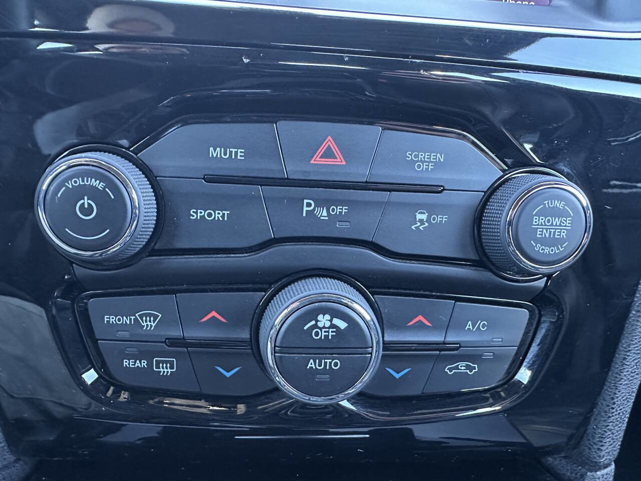 Used 2018 Chrysler 300 S w/ 300S Premium Group image 23