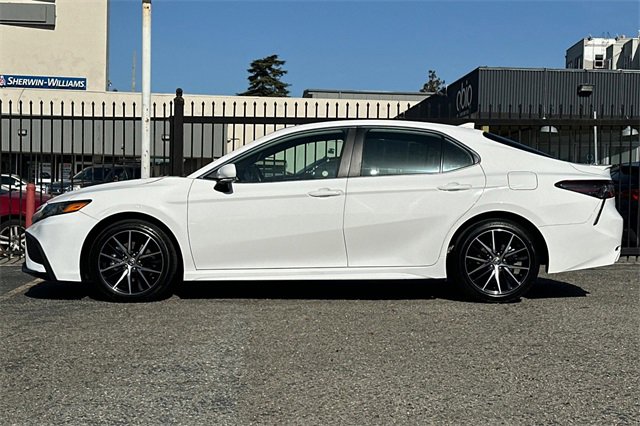 Used 2024 Toyota Camry SE image 7