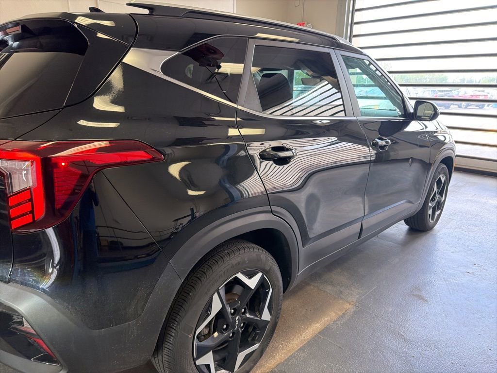 Used 2024 Kia Seltos EX AWD/4WD image 9