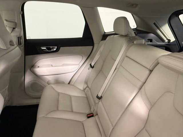 Used 2021 Volvo XC60 T5 Momentum w/ Climate Package image 31