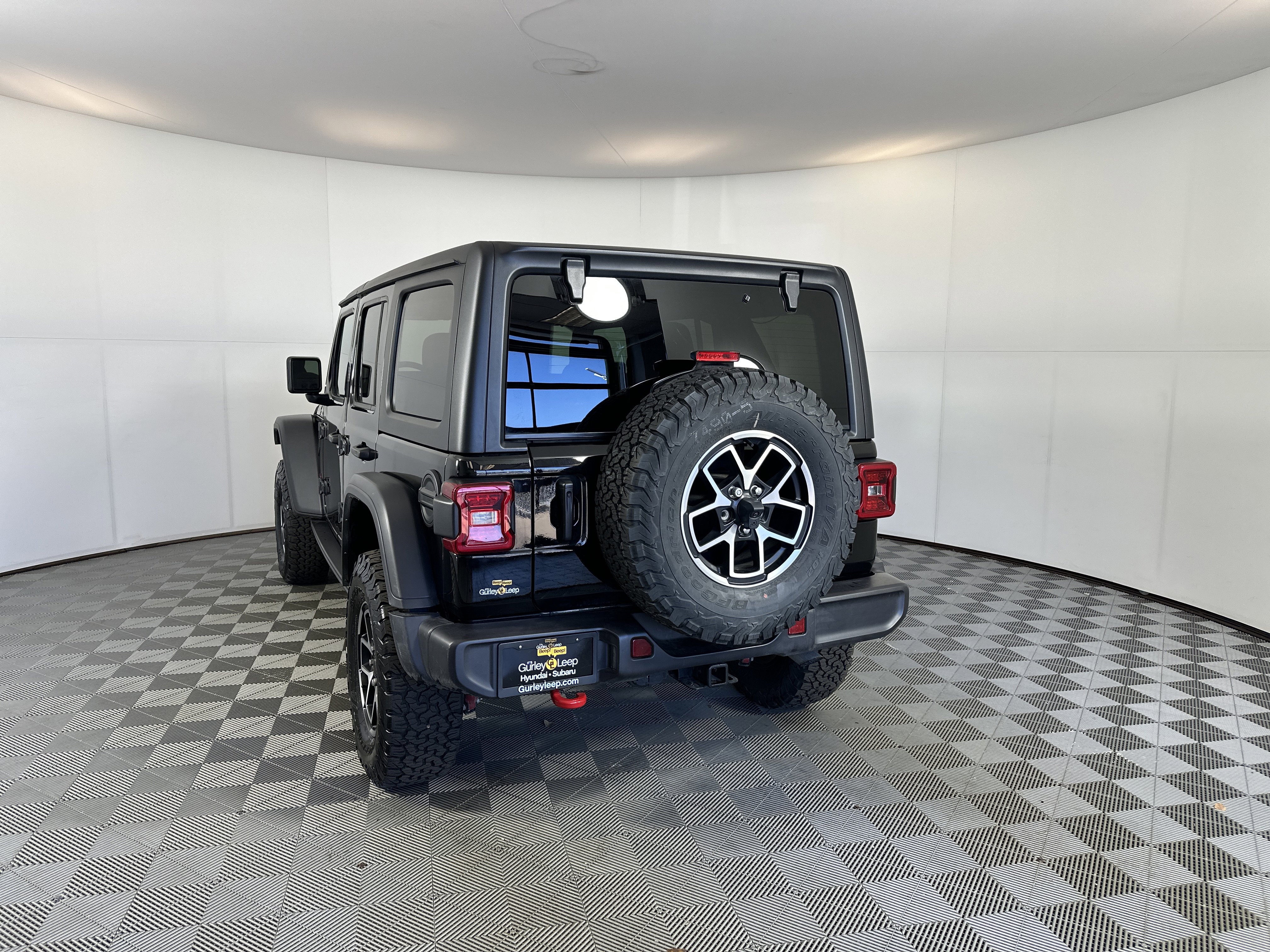 Used 2024 Jeep Wrangler Unlimited Rubicon w/ Technology Group image 8