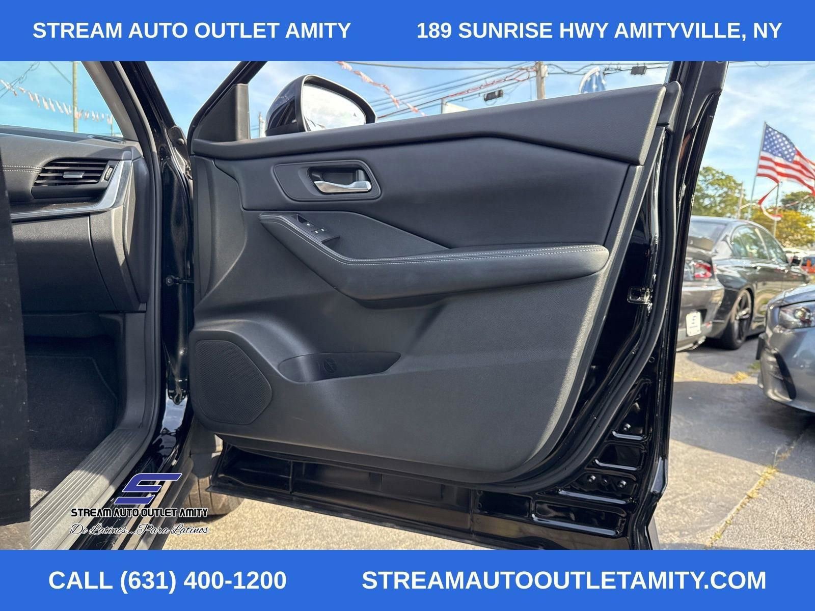 Used 2024 Nissan Rogue SV image 14