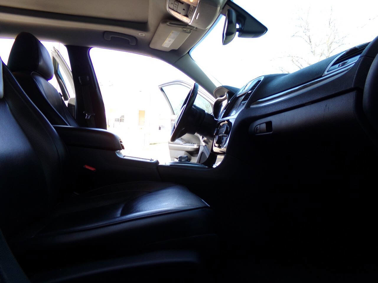 Used 2020 Chrysler 300 Limited image 26