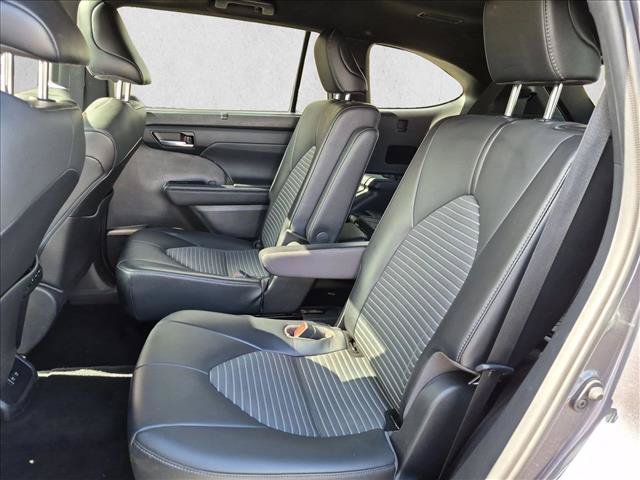 Used 2021 Toyota Highlander XSE AWD/4WD image 19