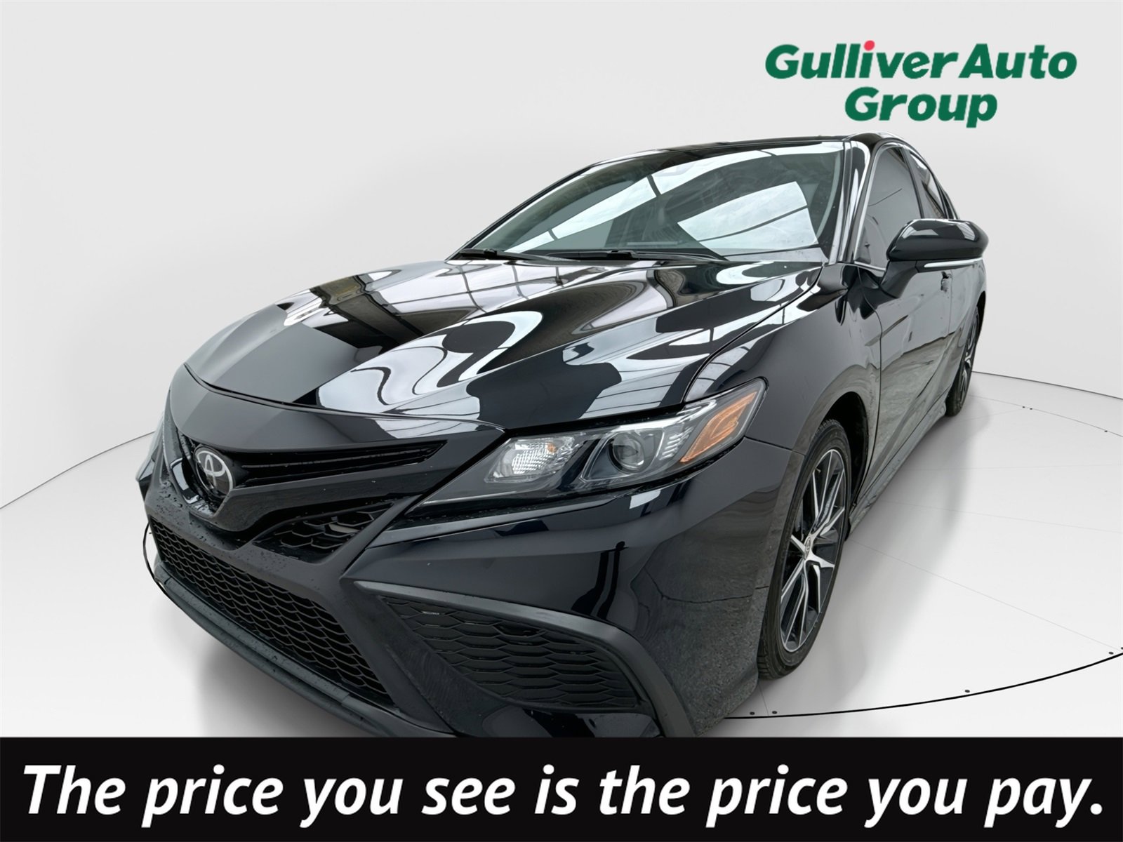 Used 2022 Toyota Camry SE image 1