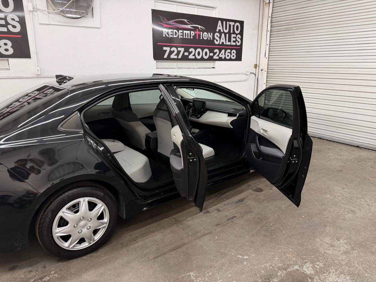 Used 2022 Toyota Corolla LE FWD image 32