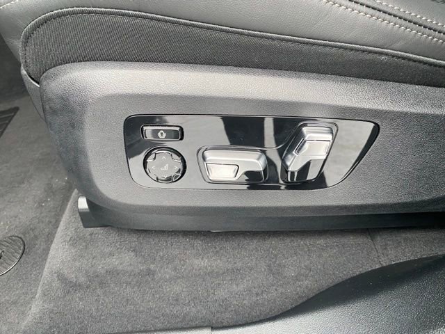 Used 2026 BMW X5 xDrive40i w/ M Sport Package image 21