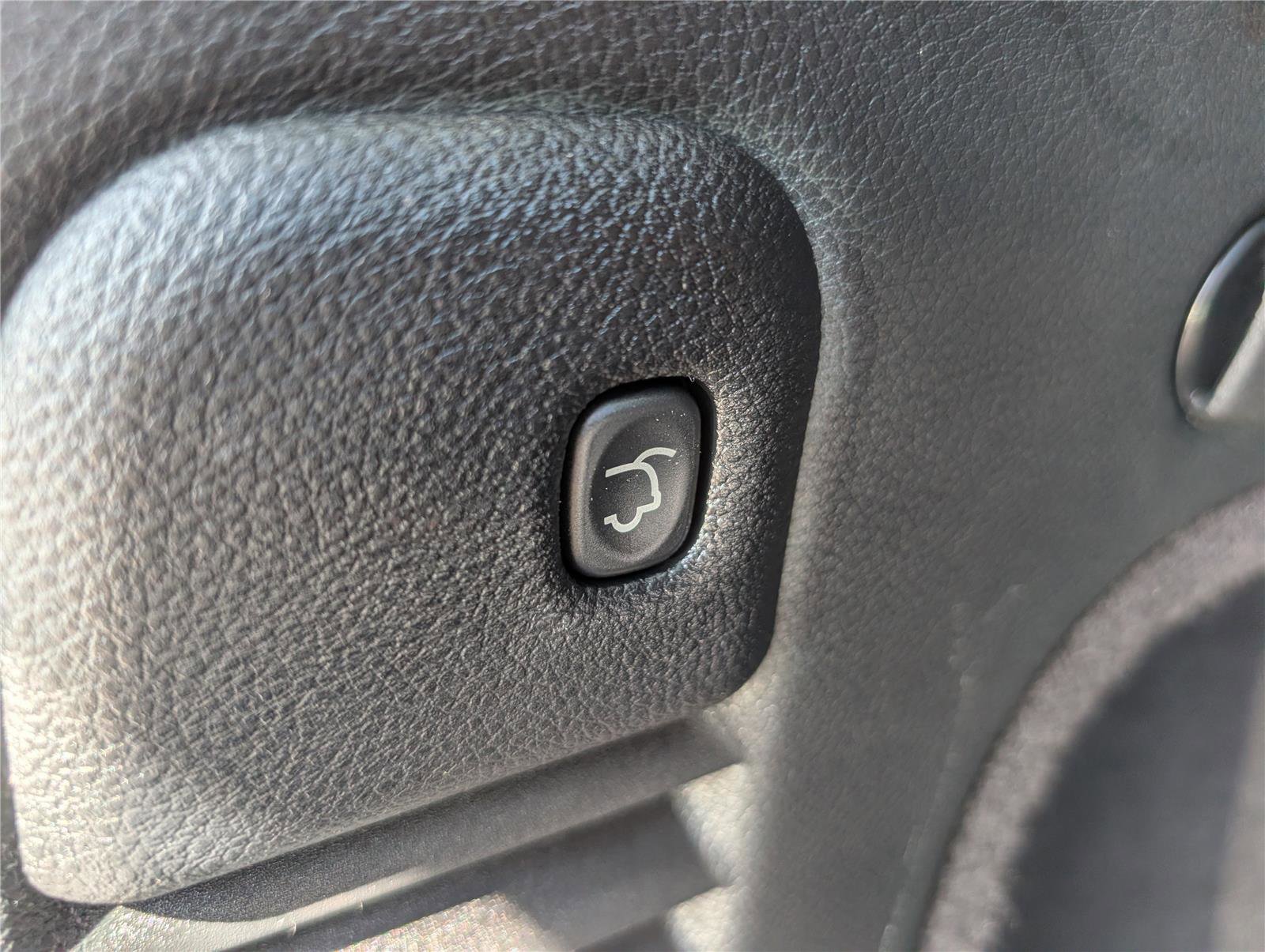 Used 2014 Jeep Grand Cherokee Altitude AWD/4WD image 13