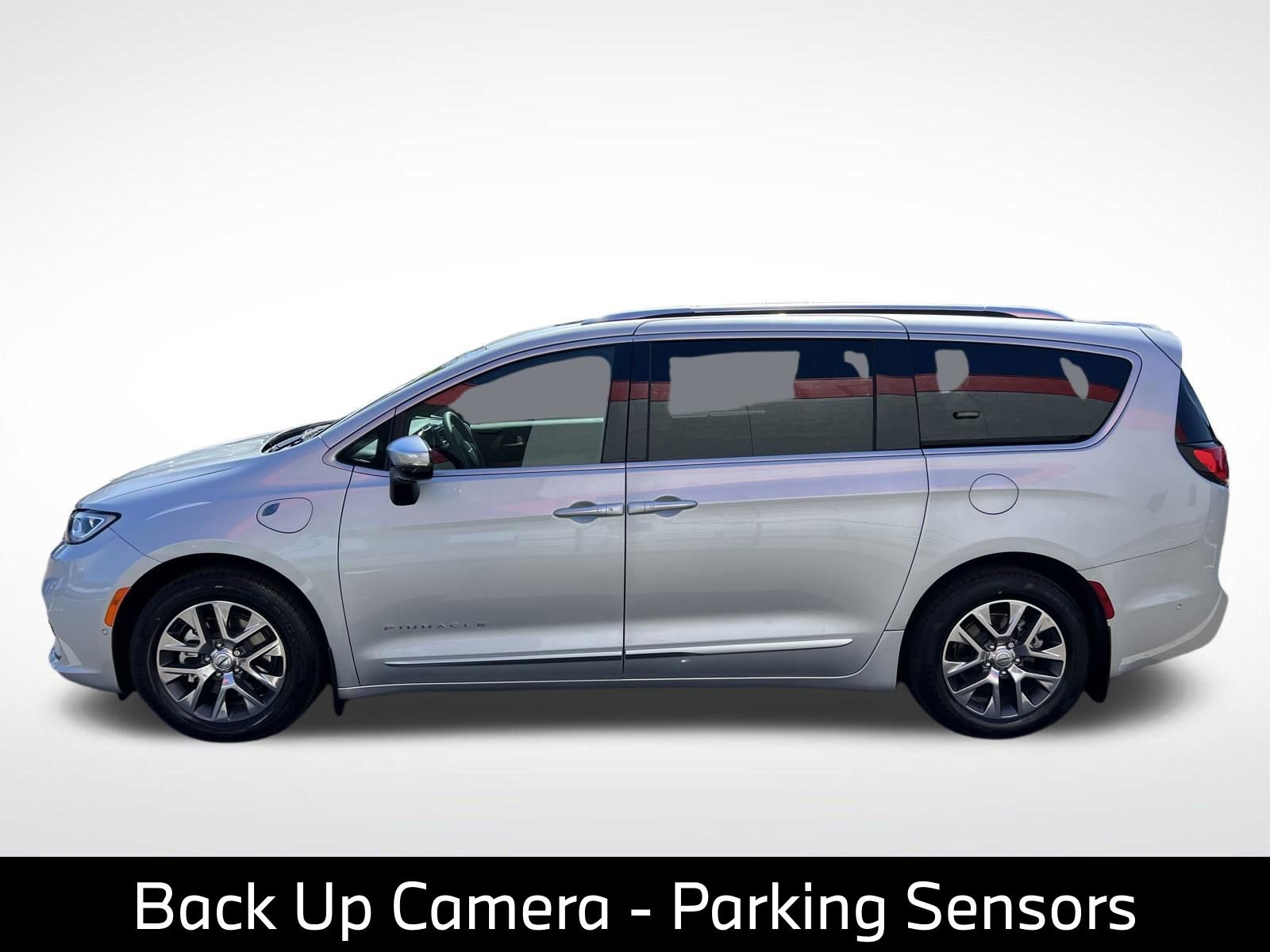 Used 2023 Chrysler Pacifica Pinnacle FWD image 7