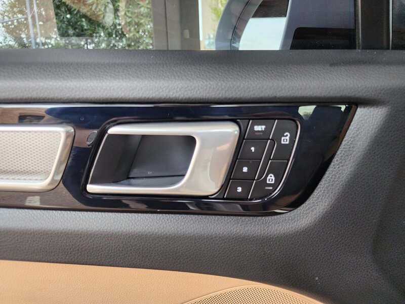 Used 2022 Porsche Cayenne Platinum Edition AWD/4WD image 21