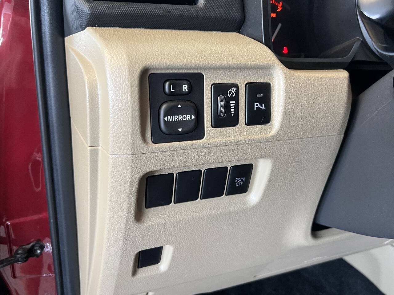 Used 2011 Toyota 4Runner SR5 w/ Premium Pkg w/Leather AWD/4WD image 28