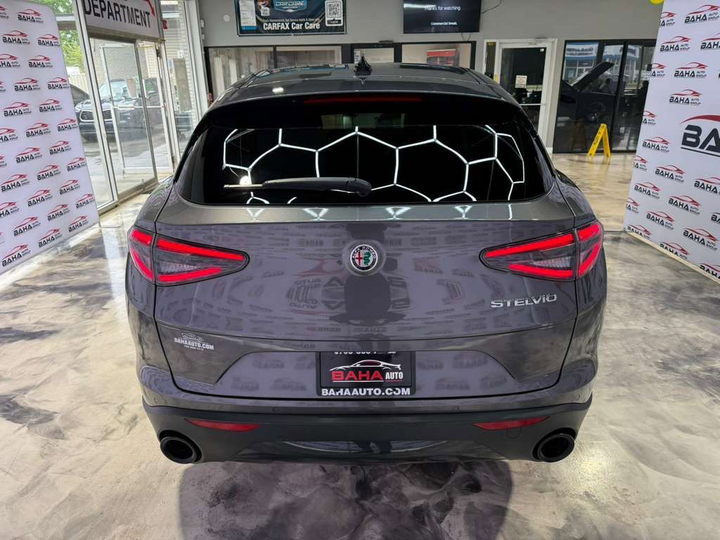 Used 2024 Alfa Romeo Stelvio Sprint RWD image 10