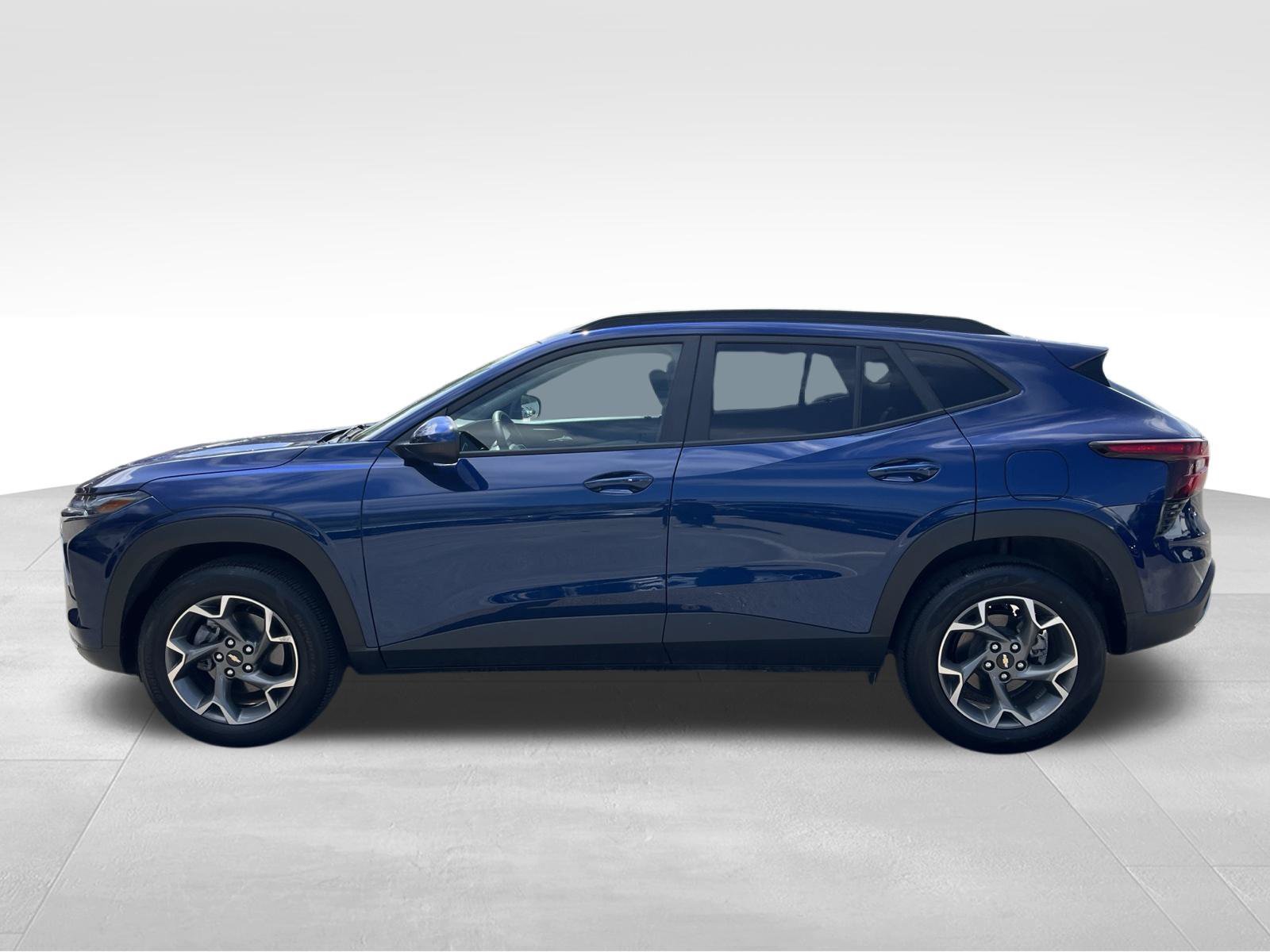 Used 2024 Chevrolet Trax LT w/ Driver Confidence Package FWD image 8