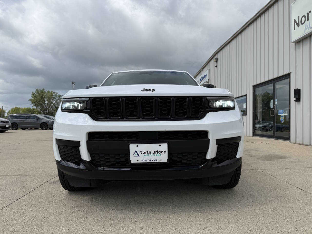 Used 2024 Jeep Grand Cherokee L Laredo image 27