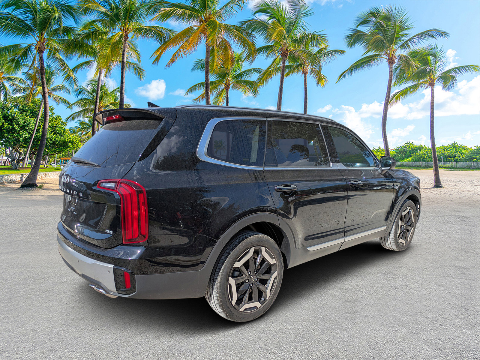 Used 2023 Kia Telluride S image 4