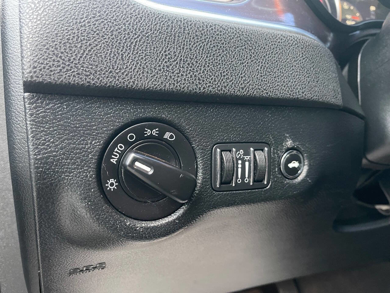 Used 2018 Dodge Charger SXT image 21