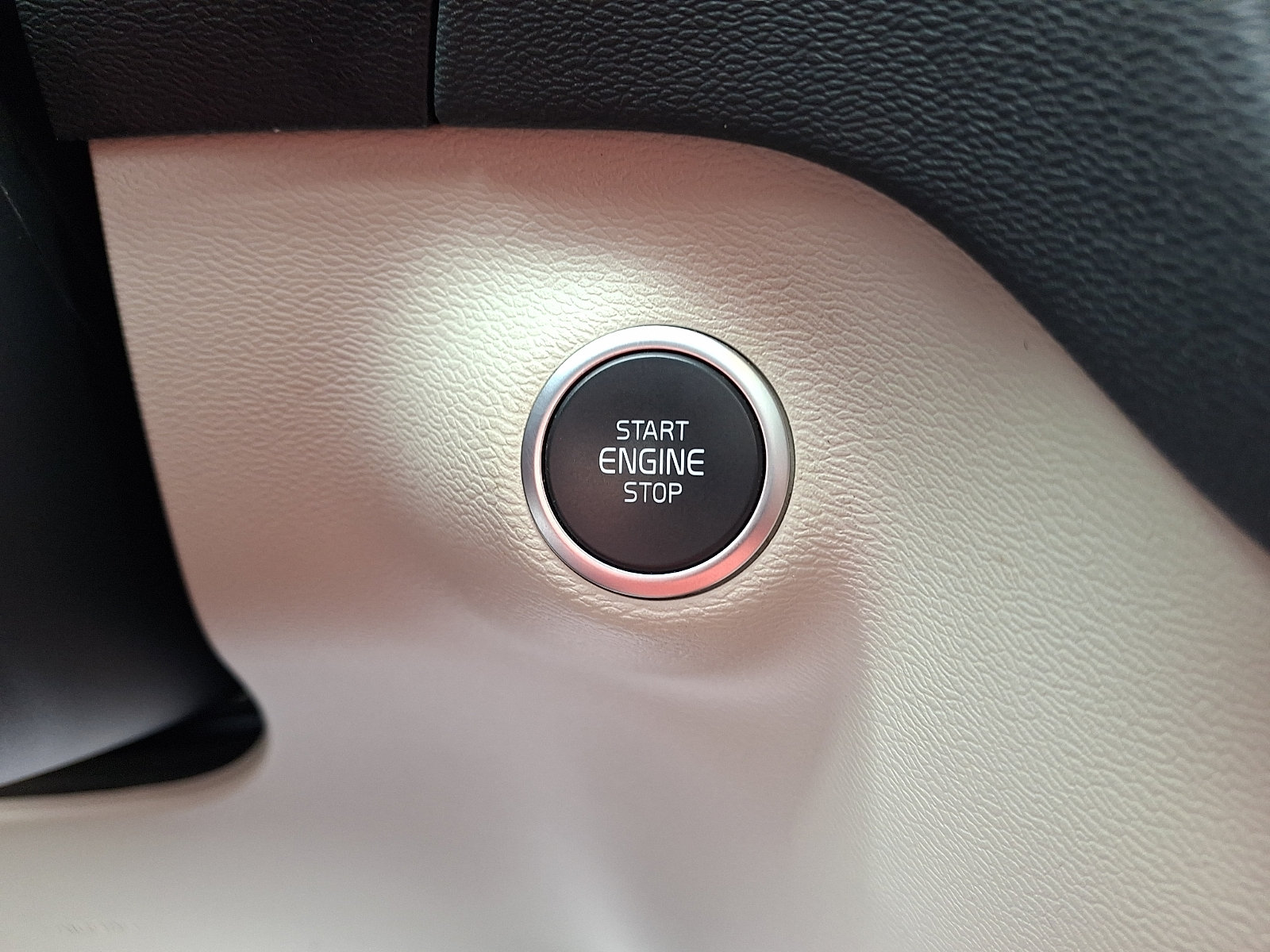 Certified 2023 Volvo XC40 B5 Plus w/ Climate Package AWD/4WD image 22