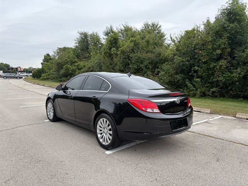 Used 2012 Buick Regal Leather FWD image 3