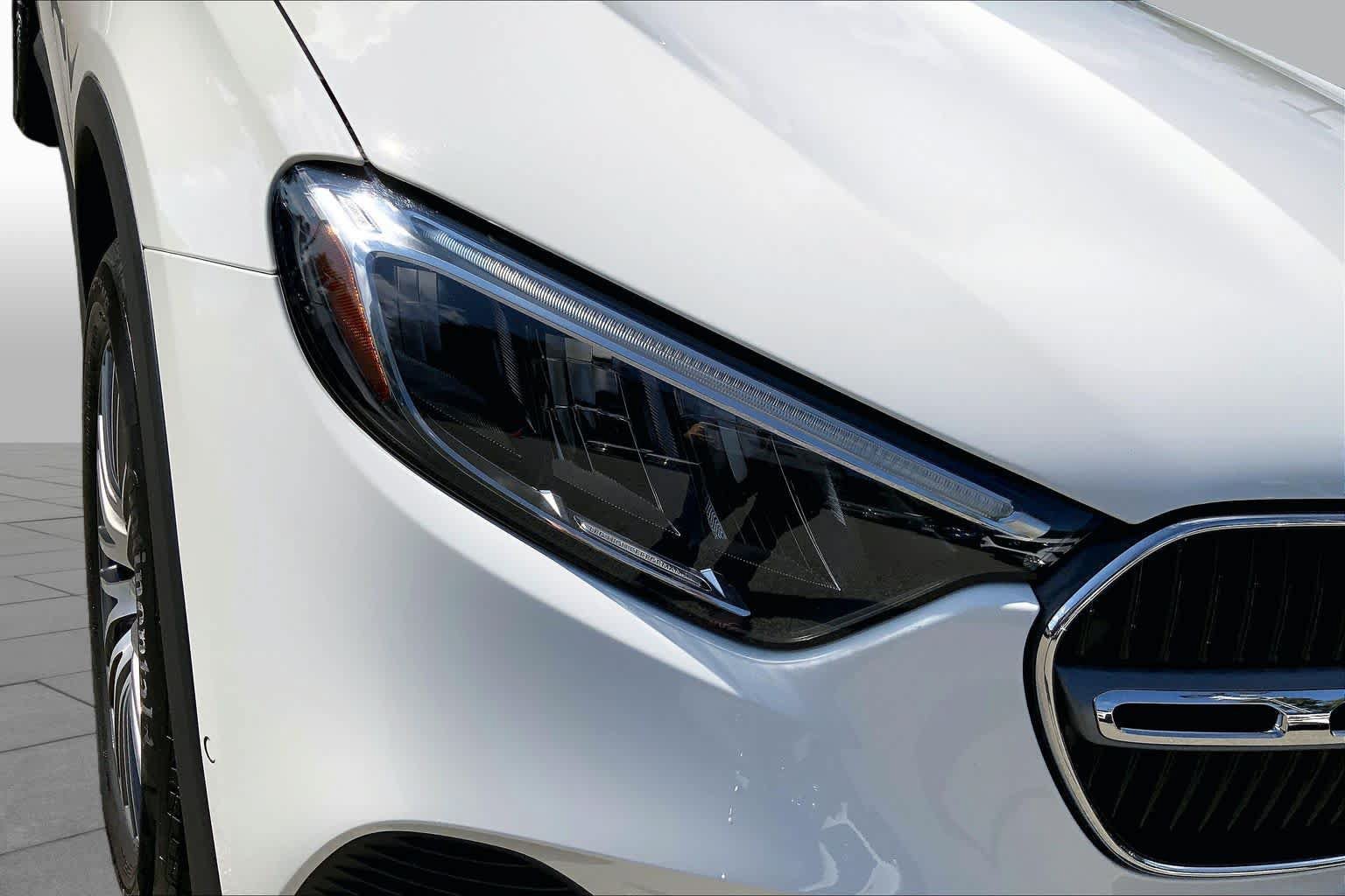 Used 2025 Mercedes-Benz GLC 300 4MATIC image 27