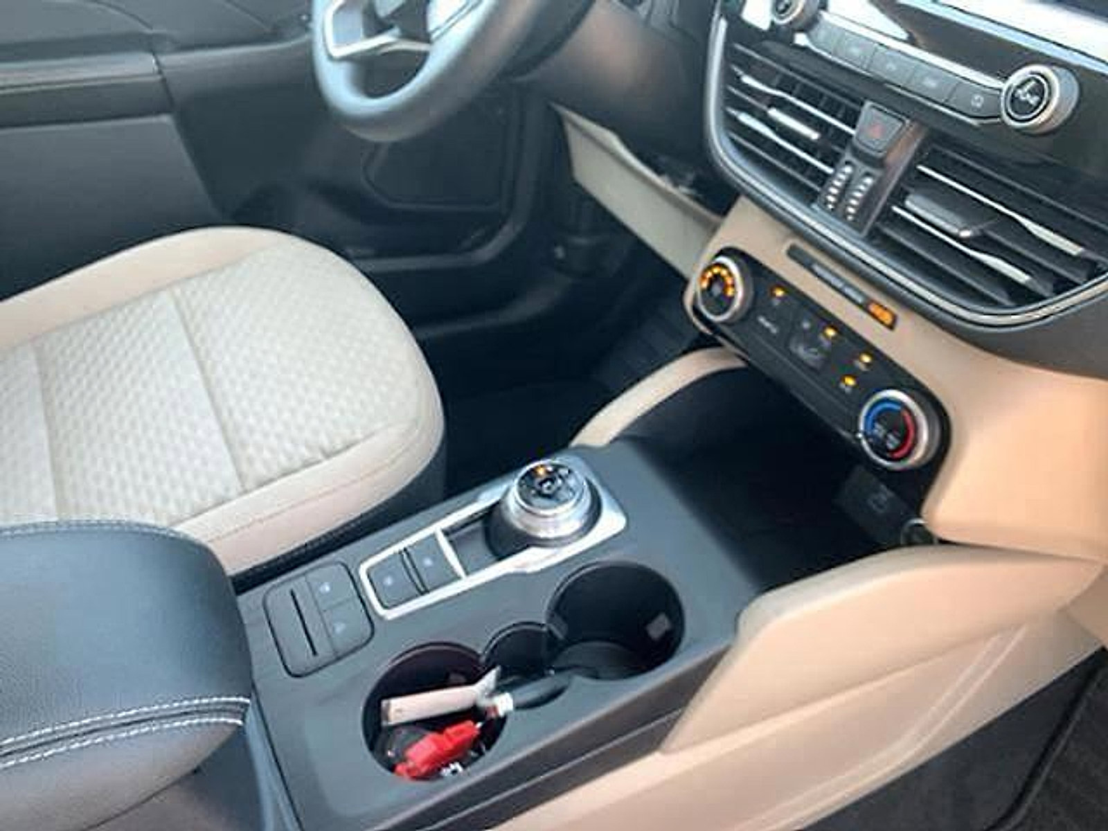 Used 2021 Ford Escape SE image 15