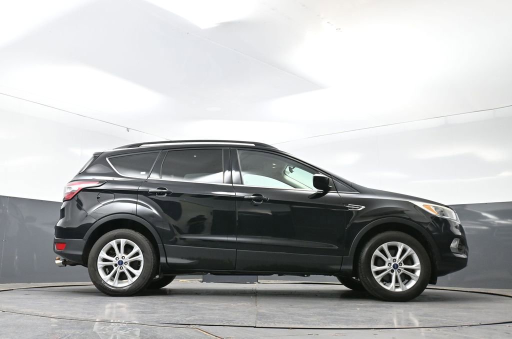 Used 2017 Ford Escape SE AWD/4WD image 46