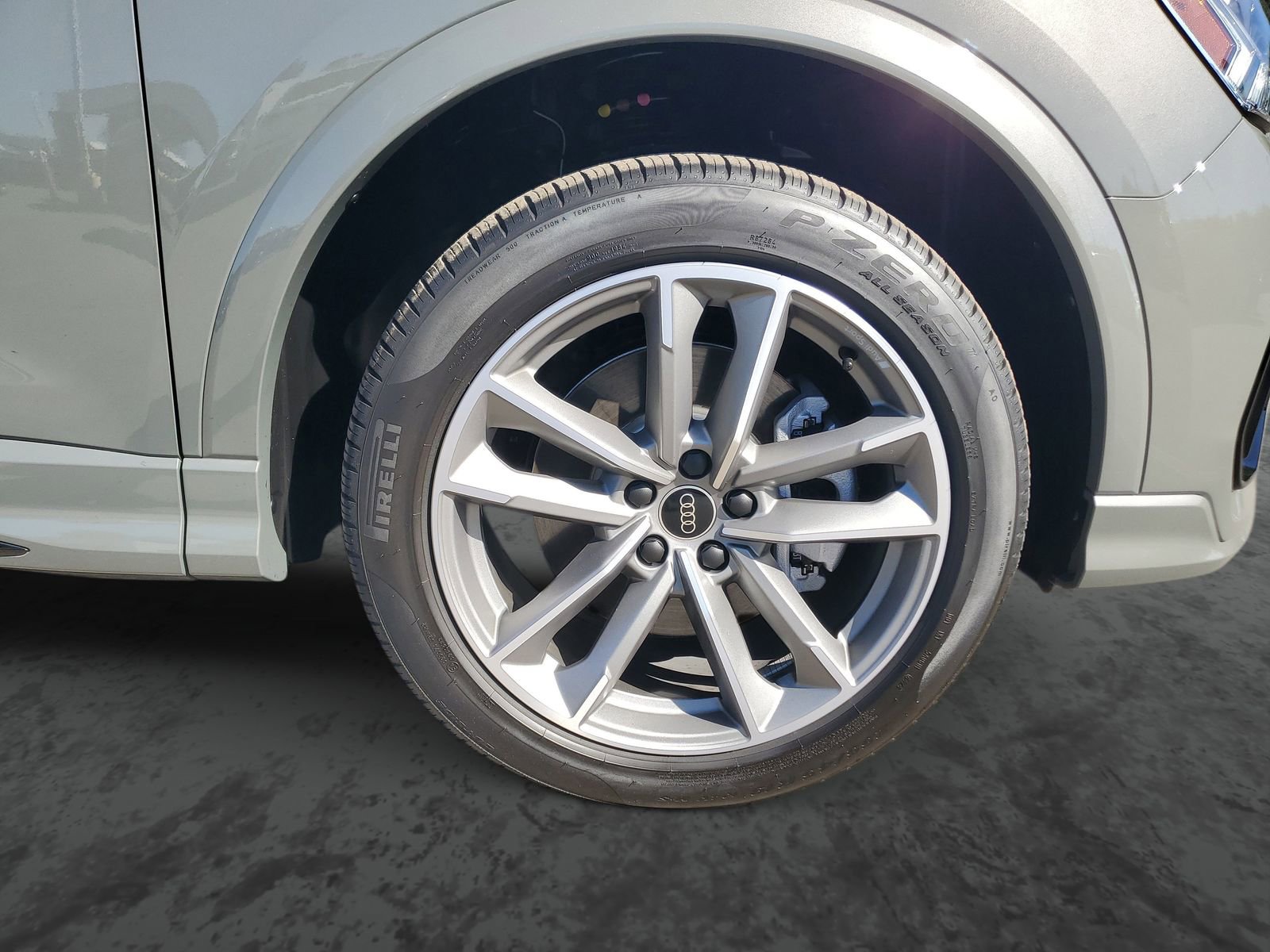 Used 2025 Audi Q3 2.0T Premium w/ Convenience Package image 6