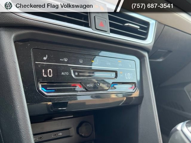 Certified 2025 Volkswagen Taos SE FWD image 37