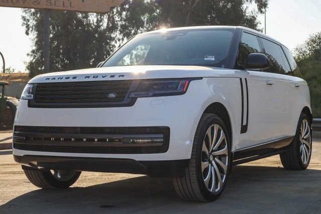 New 2025 Land Rover Range Rover Long Wheelbase SE image 3