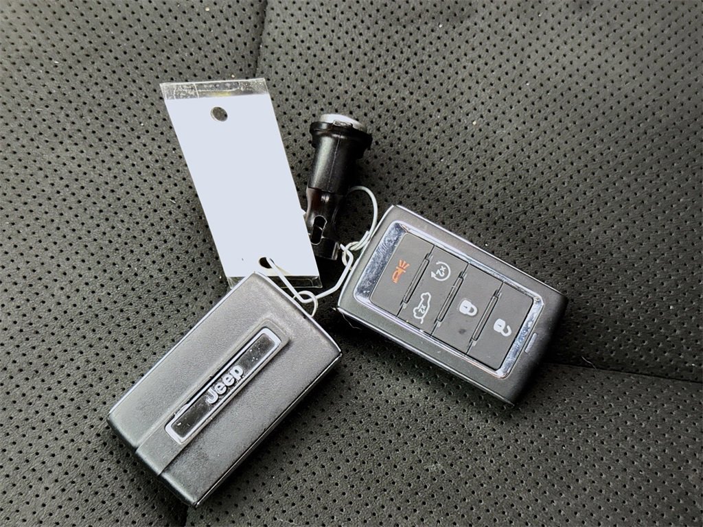 Used 2021 Jeep Grand Cherokee L Laredo image 30