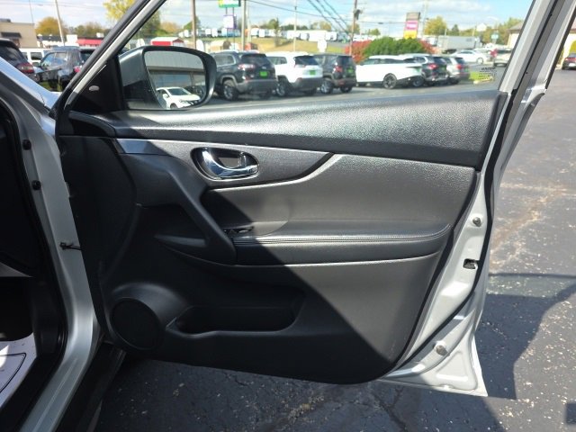 Used 2019 Nissan Rogue SV image 38