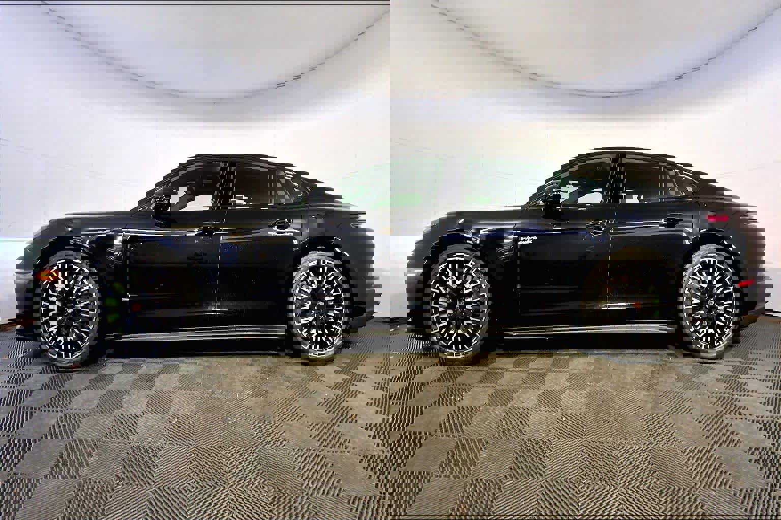 New 2026 Porsche Panamera 4 image 2