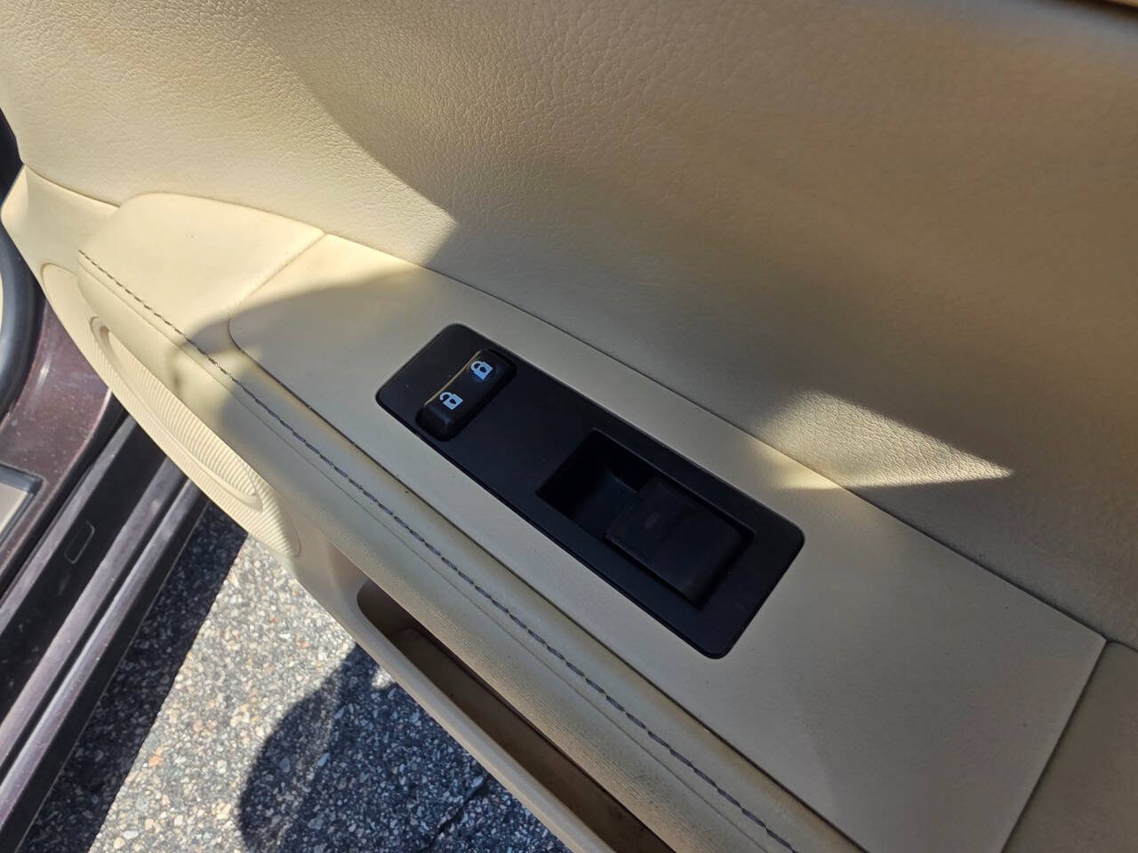 Used 2013 Lexus ES 300h w/ Premium Pkg FWD image 36