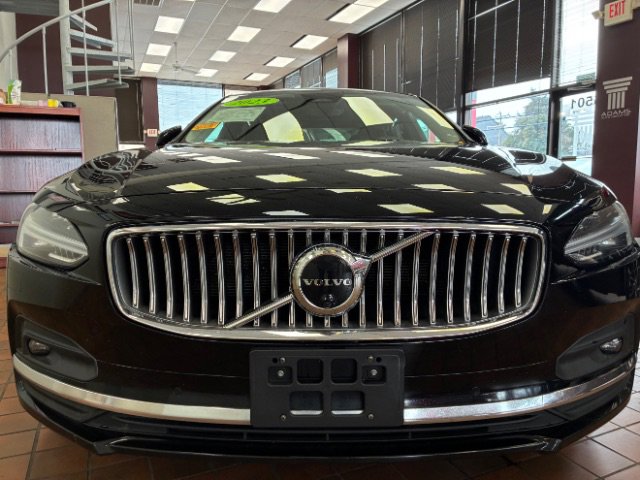Used 2023 Volvo S90 B6 Plus image 4