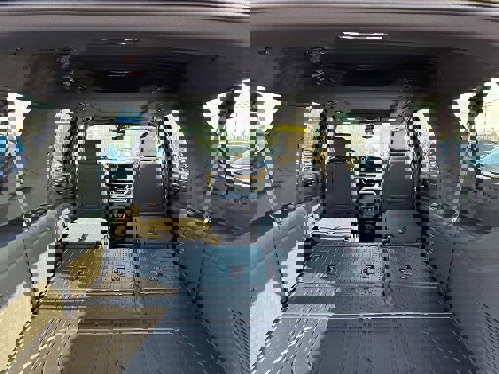 New 2026 Chevrolet Suburban High Country image 31