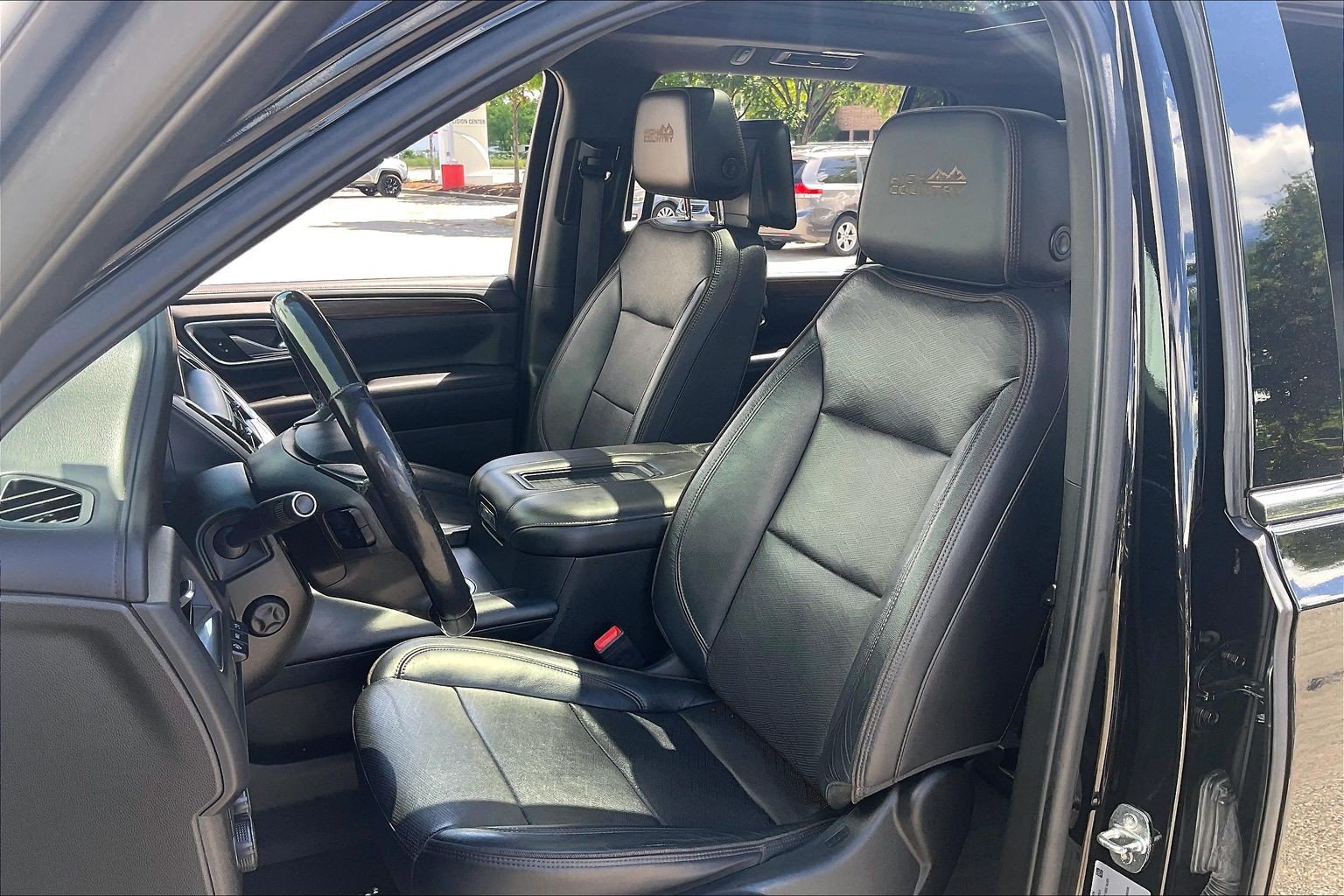 Used 2021 Chevrolet Suburban High Country w/ Premium Package AWD/4WD image 30