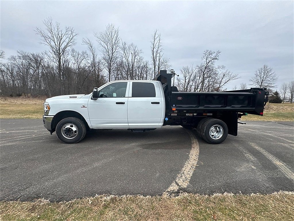 New 2023 RAM 3500 Tradesman w/ Chrome Appearance Group image 3