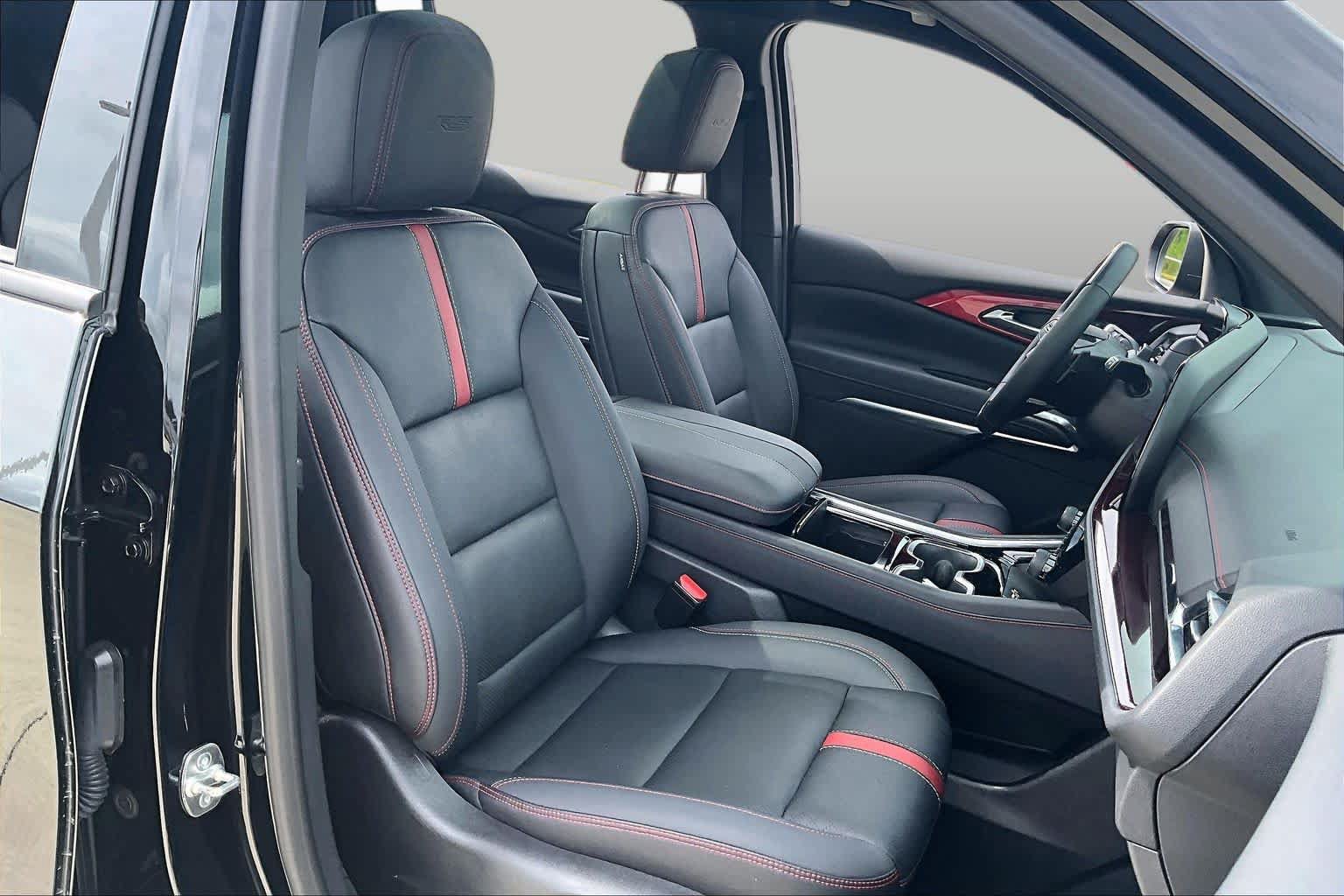 Used 2025 Chevrolet Traverse RS w/ LPO, Floor Liner Package FWD image 8