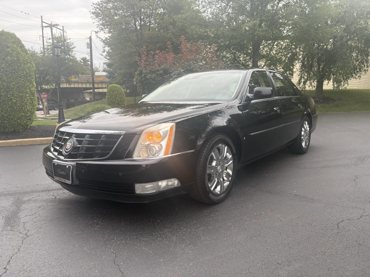 Used 2008 Cadillac DTS Performance w/ Platinum Edition image 3