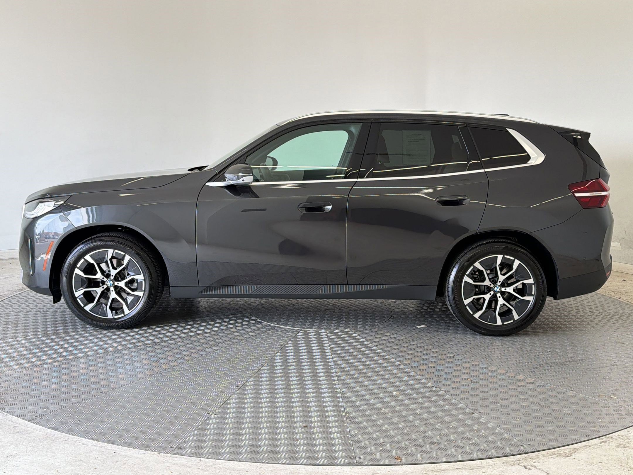 Used 2025 BMW X3 xDrive30i w/ Premium Package image 2